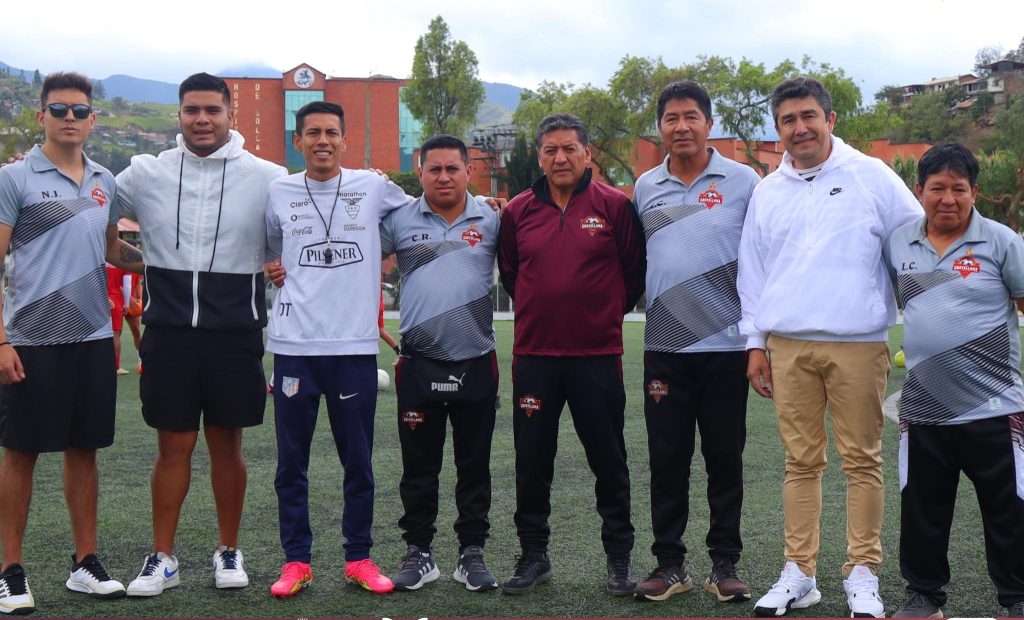 El estratega ecuatoriano, Sixto Vizuete, apoyará con sus conocimientos al cuerpo técnico.