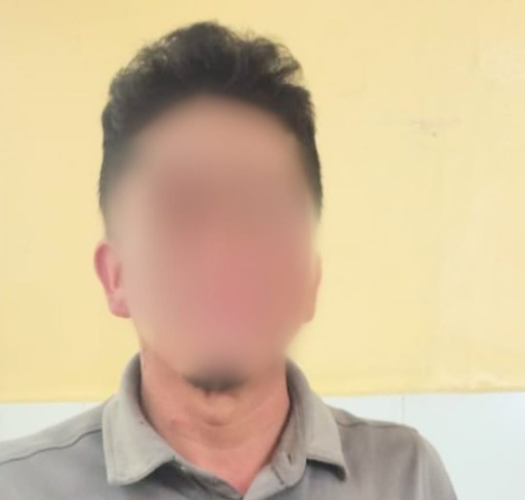 Él no tiene antecedentes penales, mas sí un proceso judicial.