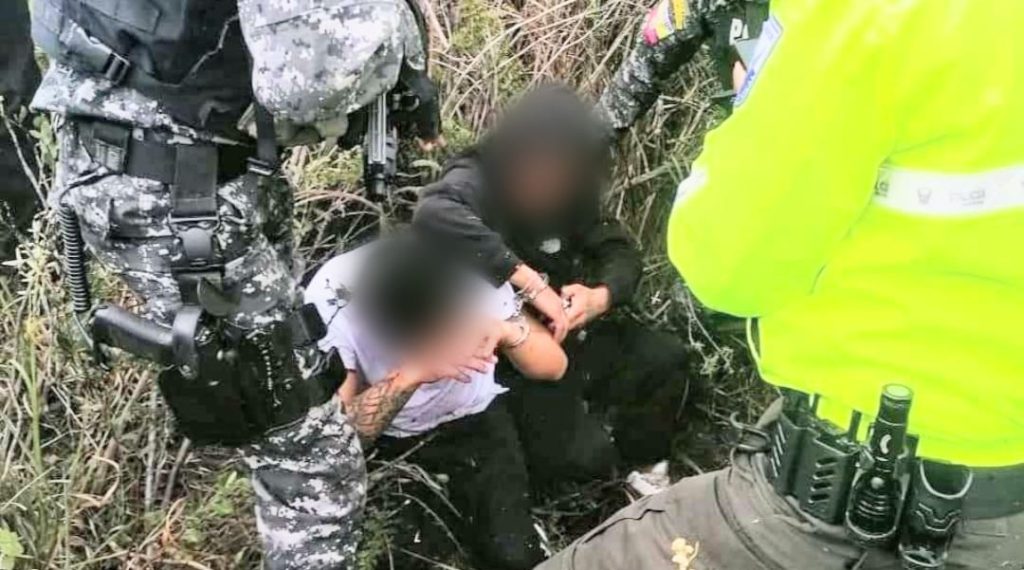 Los uniformados atraparon a los facinerosos.