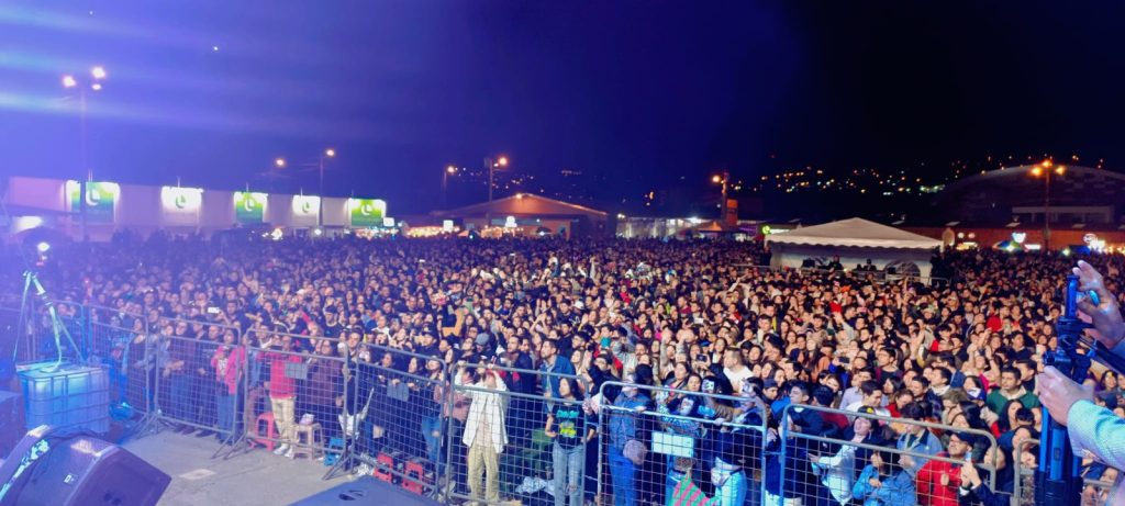 Con una gran presencia de personas se han desarrollado los conciertos anteriores. 