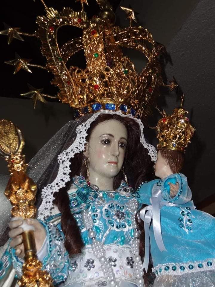 La ‘Churonita’ acoge a una multitudinaria presencia de devotos.