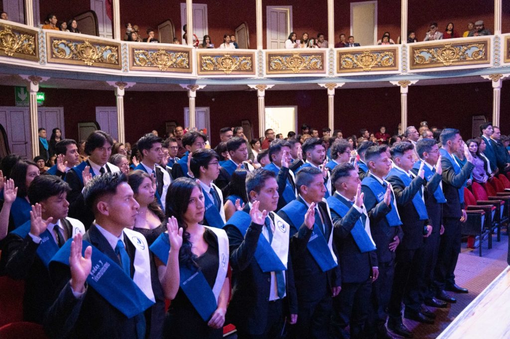 La incorporación se cumplió mediante una programación especial, en las instalaciones del Teatro Bolívar, desde las 17:00.