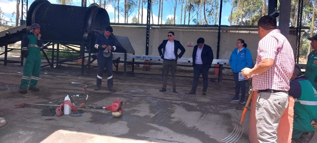 La dirigente del Sindicato visitó el relleno sanitario. Lo hizo junto a los asesores jurídicos del gremio. Allí se vio la posibilidad que los trabajadores puedan someterse a exámenes médicos.