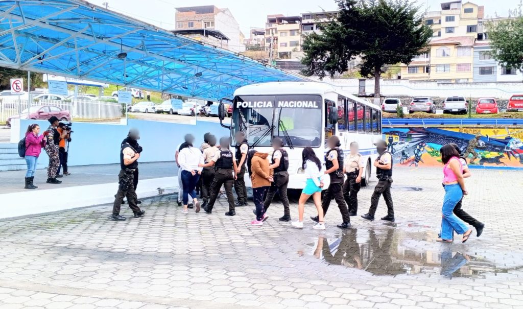 Los ciudadanos tienen antecedentes penales y procesos judiciales.