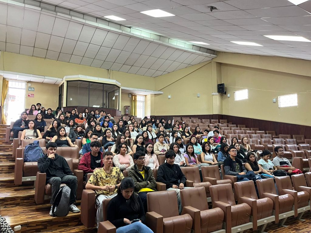 En el auditorio Antonio Peña Celi se cumplió un acto especial.