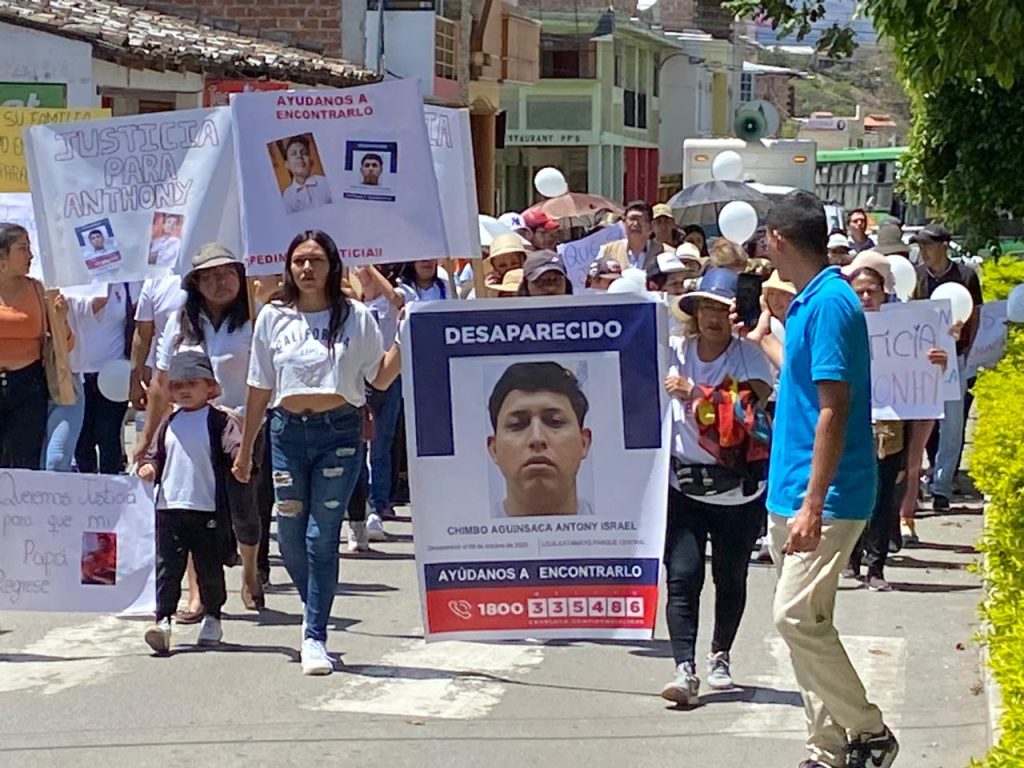 La movilización de ayer se cumplió bajo el intenso calor que caracteriza a la ciudad de Catamayo. (Fotografía cortesía Nixon Pérez)