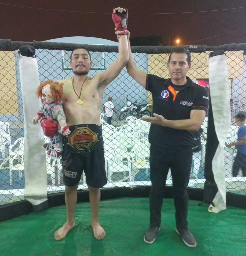 José Jiménez Alulima, al momento de la premiación.
