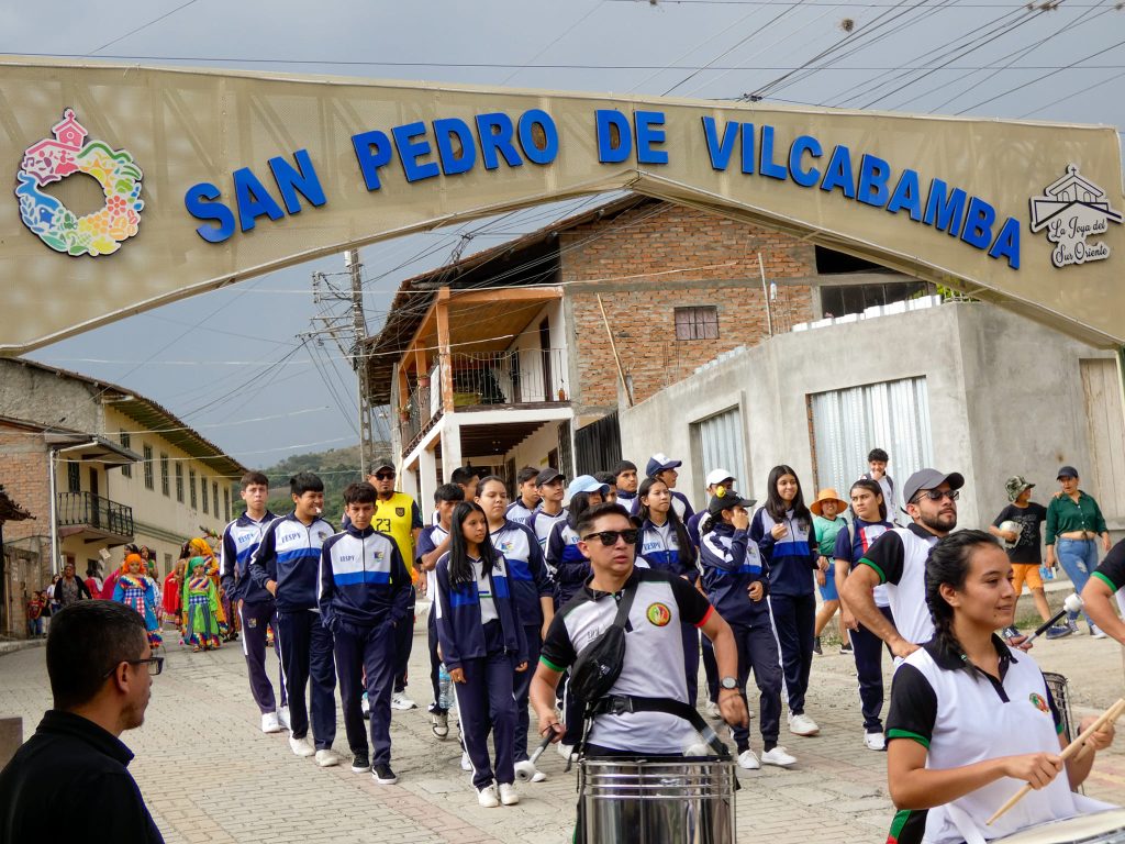 El pregón de festividades se cumplió con una gran presencia de participantes.