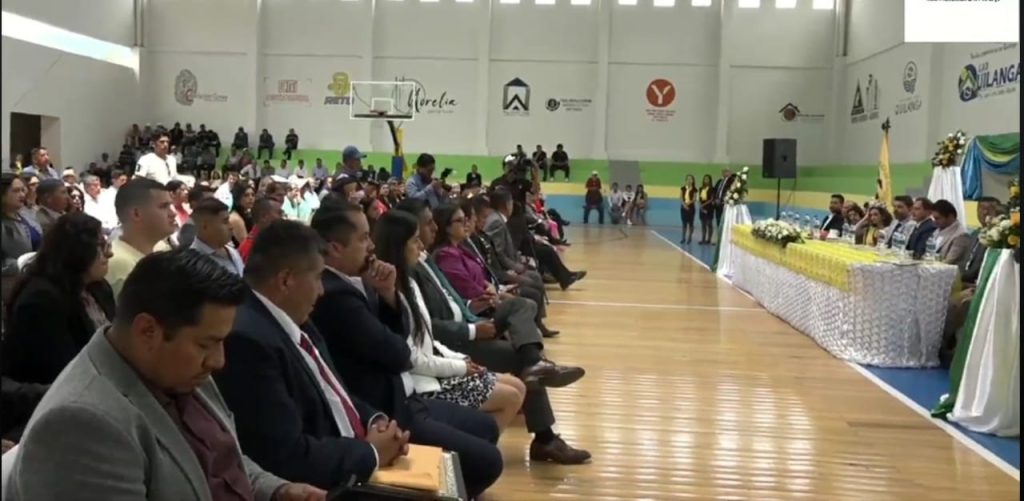 A la sesión solemne acudieron varias autoridades del cantón y del resto de la provincia de Loja.