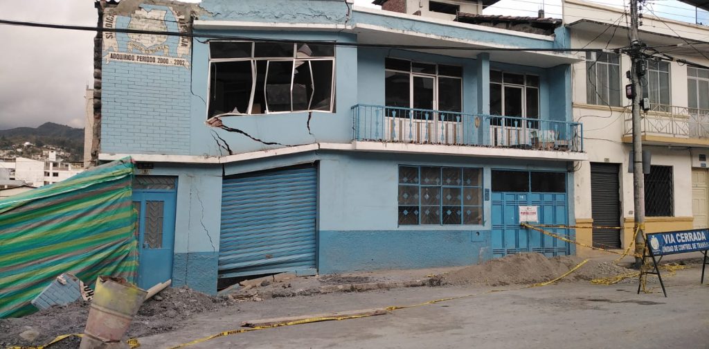 Una de las viviendas sufrió considerables afectaciones.