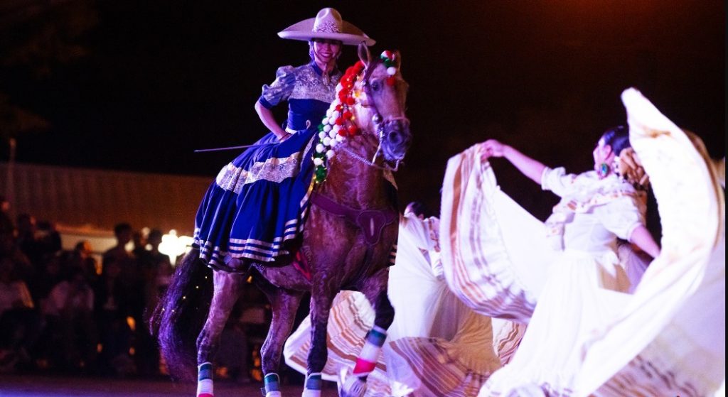 Durante la clausura del festival, los asistentes presenciaron la cultura mexicana en su máxima expresión.