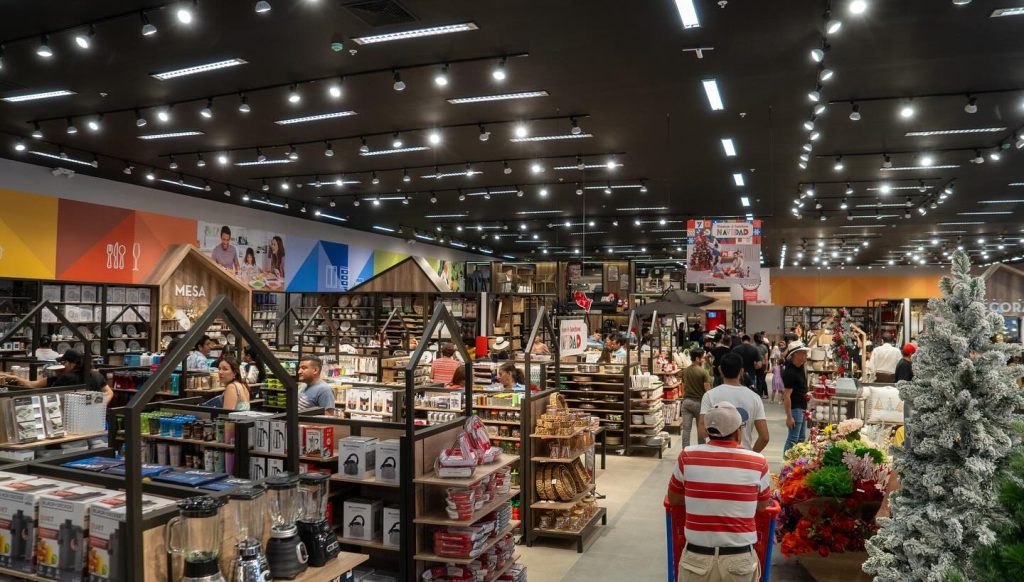 La tienda se ubica al norte de la ciudad de Loja.