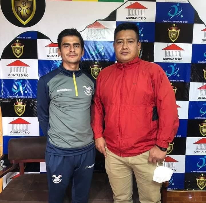 Ángel Calva Jaramillo (der.), junto al marchista Jordy Jiménez.