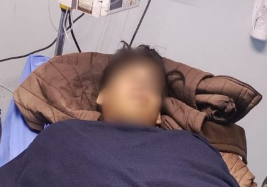 Tiene 18 años y, supuesta y alegadamente, habrían intentado matarlo.