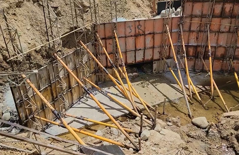 Se realizan los trabajos con aportes diversos.