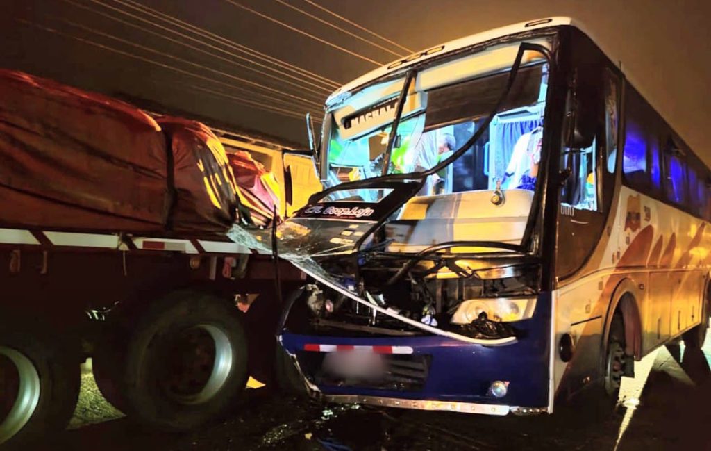 El accidente causó lesiones a 4 personas.