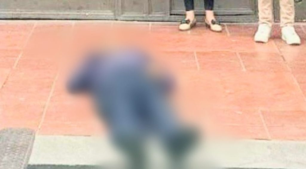 Lo llevaron a una casa de salud, pero llegó sin signos vitales.