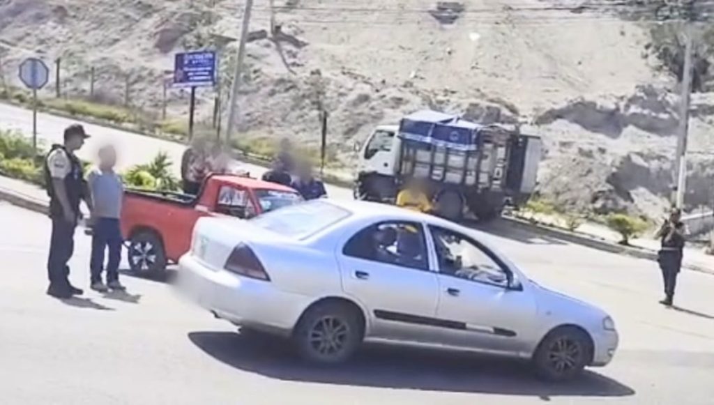 En media calle quedaron varados los vehículos.