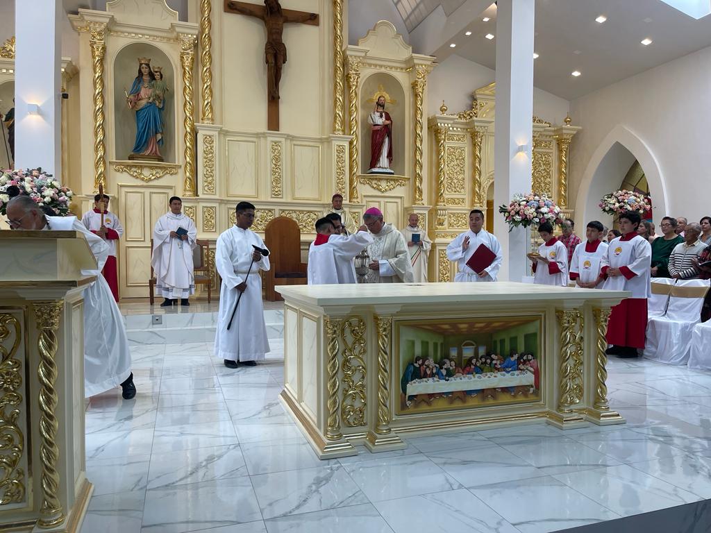 La Iglesia quedó pequeña para la gran cantidad de personas que asistieron.