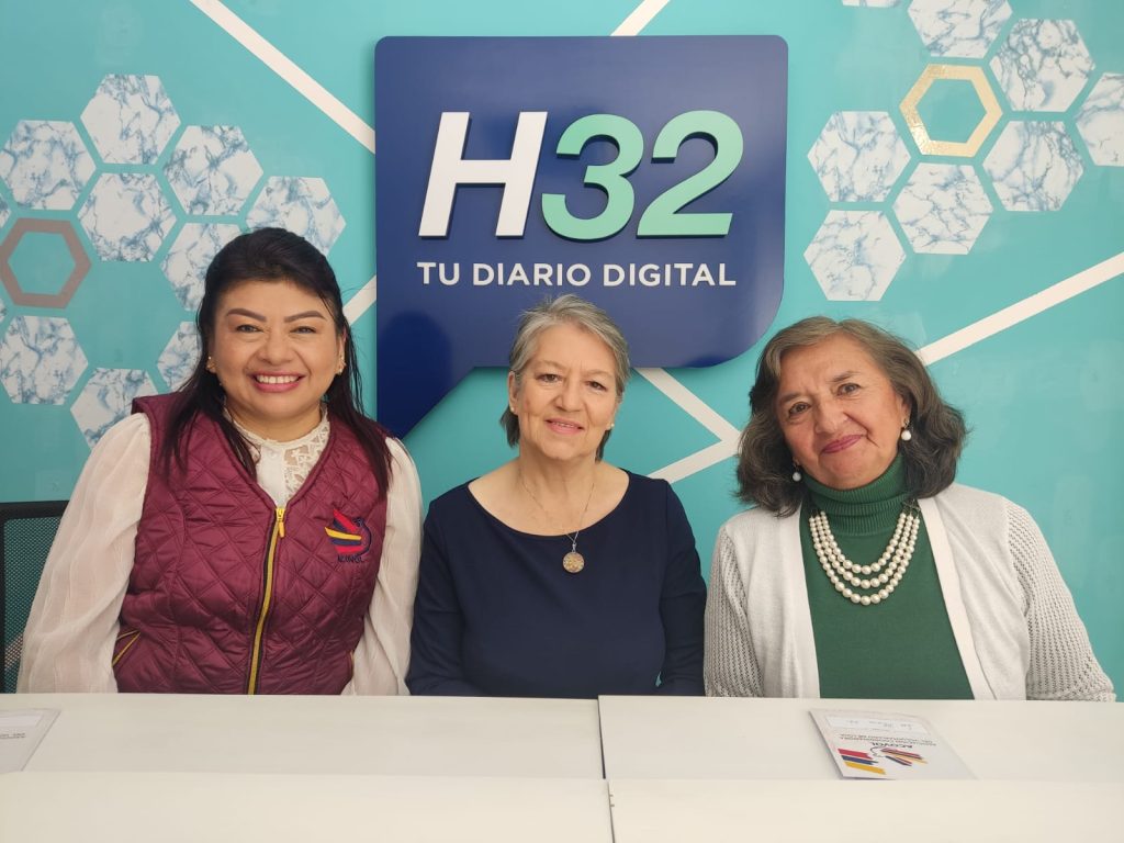 La presidenta de la Acovol, Marcia Tabango Espinoza, y las galardonadas Marcia Elena Córdova y Rosa Palacios invitan a los actos del lunes y martes próximos.