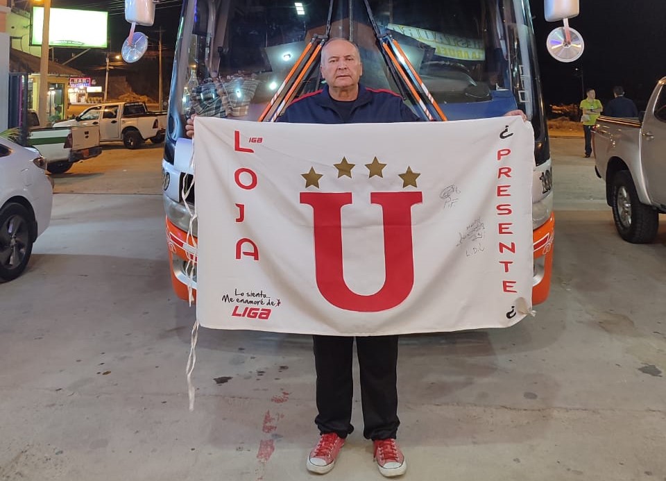 Rubier Padilla Torres, hincha del equipo albo, invita a los lojanos a participar del viaje.