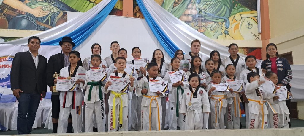Se cumplió un acto especial, en la ciudad de Saraguro, con la presencia de directivos del Club, el alcalde Abel Sarango, entre otros invitados.