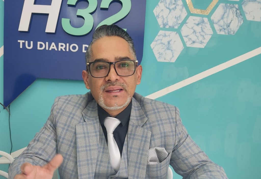 El candidato a la reelección informa que las votaciones se cumplen de manera presencial y también virtual, esto último enviando un mensaje al correo del gremio.