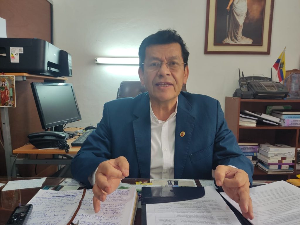 Gustavo Costa Ochoa, vocero en Loja de Gente Buena, expresa que, al momento, se vive una especie de desinstitucionalización del Estado.