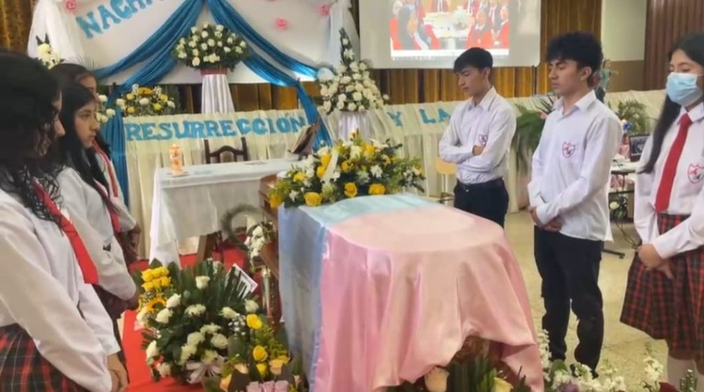 Muestras de dolor se evidenció durante el traslado y sepelio de José Ignacio.