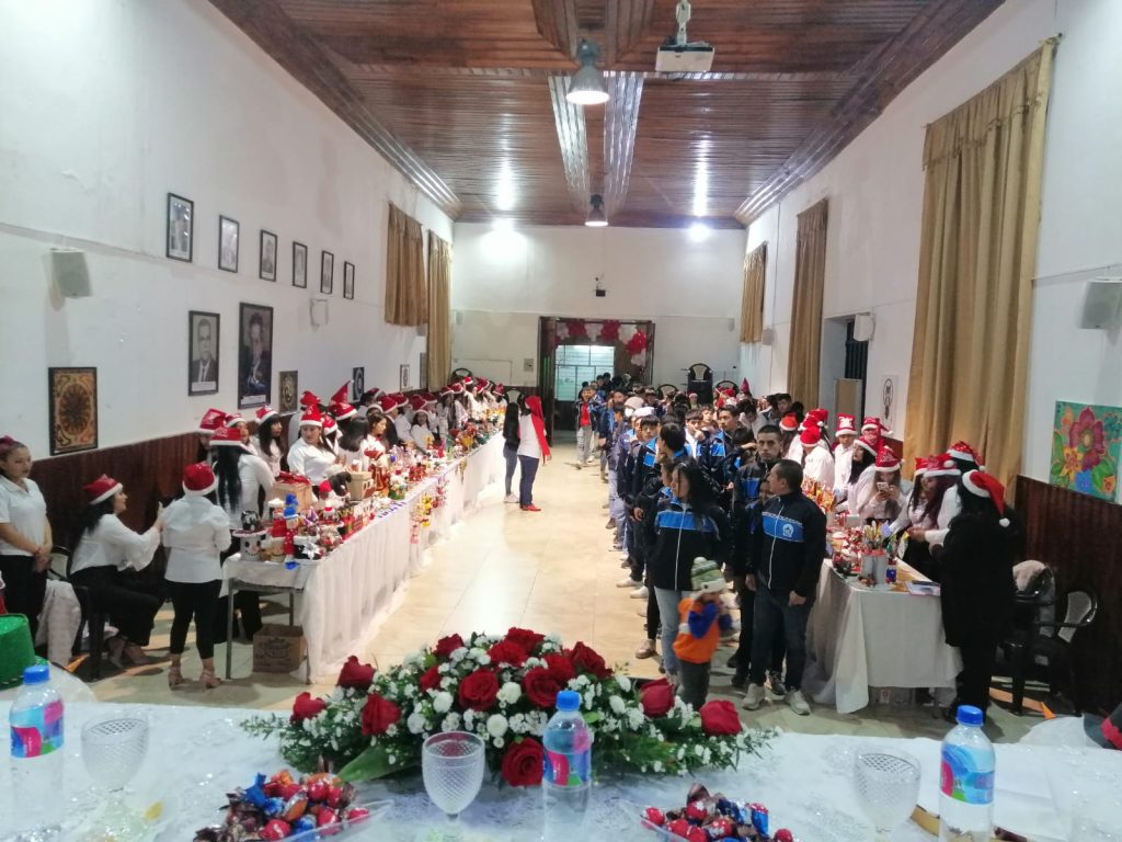 Diversos fueron los artículos navideños expuestos por los estudiantes.