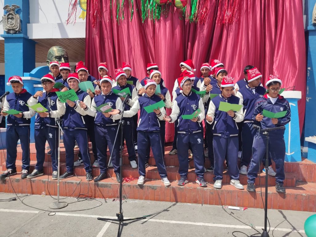Los alumnos demostraron su habilidad tanto para el idioma extranjero como para la música y el canto.