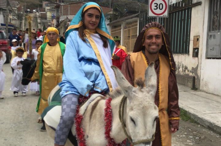 Hubo un recorrido por las calles del barrio lojano.