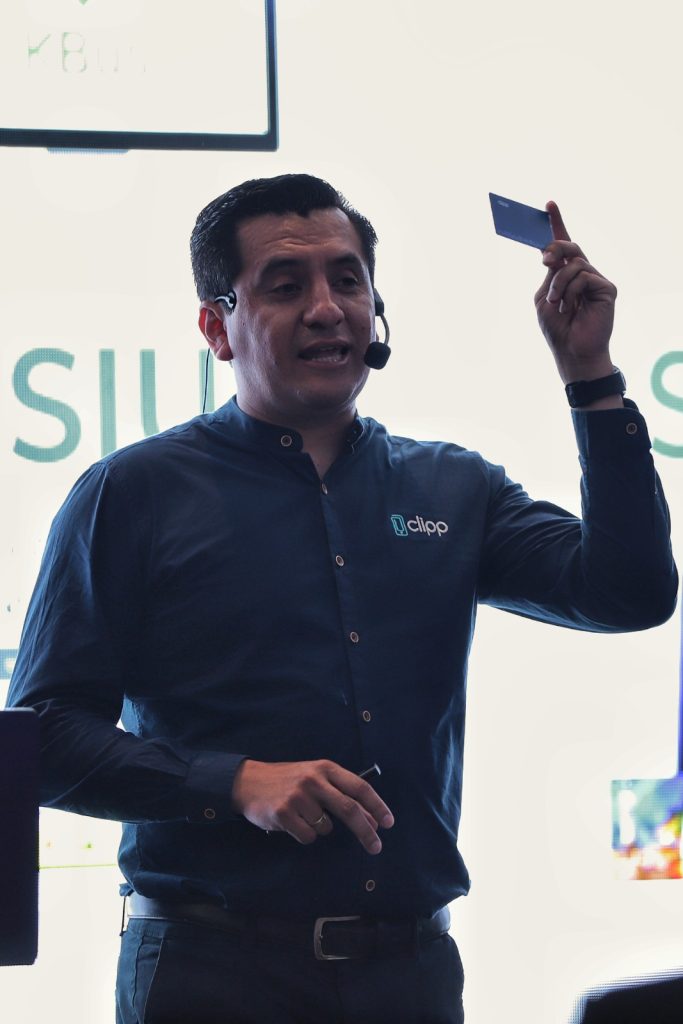 Bruno Valarezo Correa, CEO de Clipp, ofrece detalles de la propuesta.