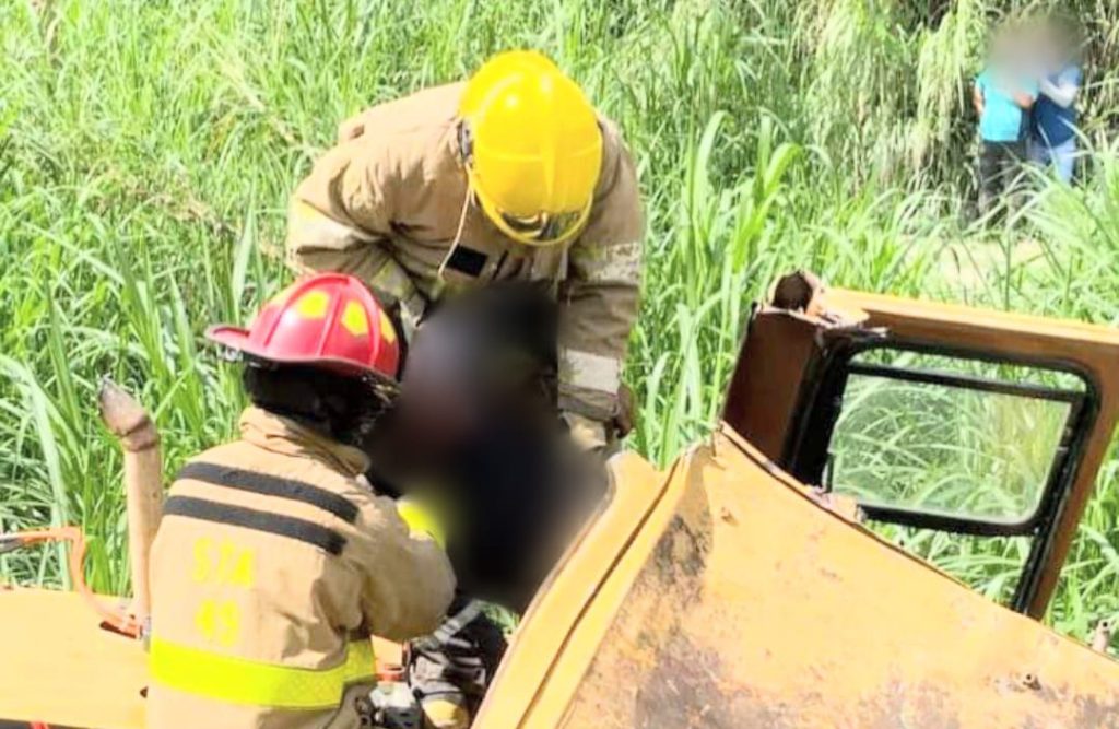 El ciudadano fue rescatado por los bomberos de El Pangui.