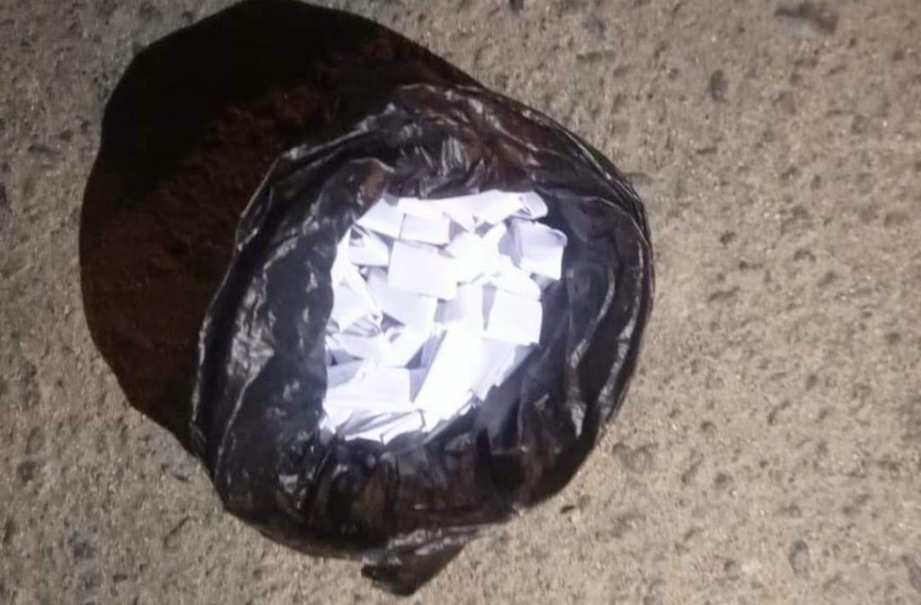 Las tamugas (sobres pequeños) que llevaba el venezolano.