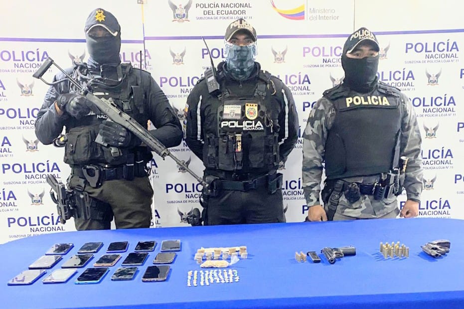 Los objetos prohibidos que la Policía Nacional y el Ejército hallaron en el centro carcelario.