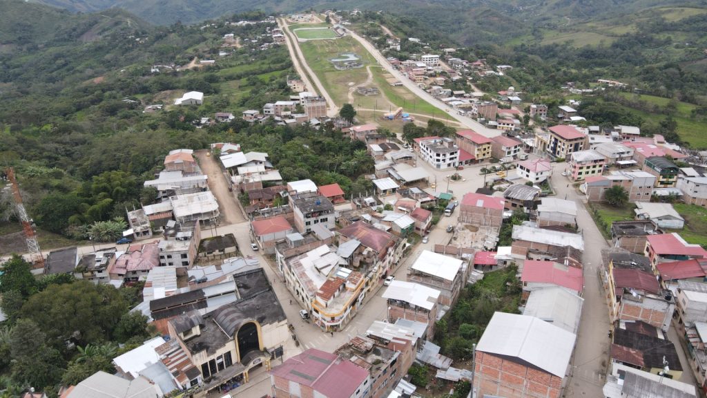 La ciudad de Zumba es la cabecera cantonal de Chinchipe. Limita con el Perú.