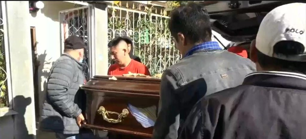 Los restos mortales de Daniel Alejandro llegaron a Cariamanga, a eso de las 07:00 de este domingo, 14 de enero de 2024.