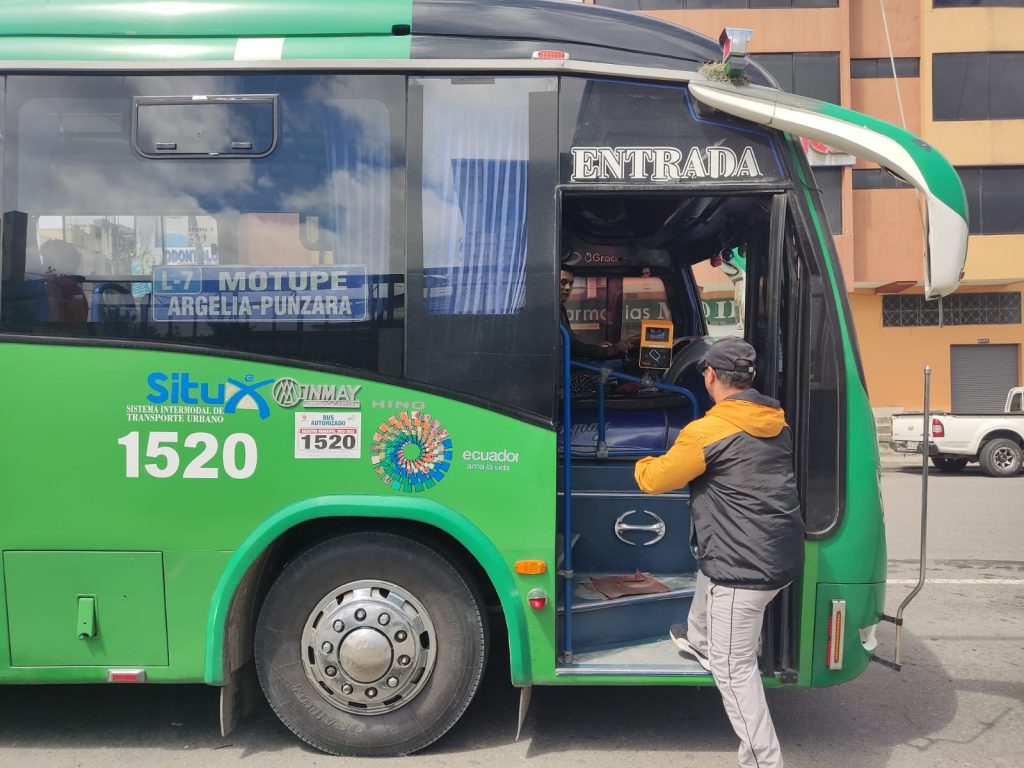 La ciudadanía de la parte norte de la urbe es constante usuaria de los buses urbanos.