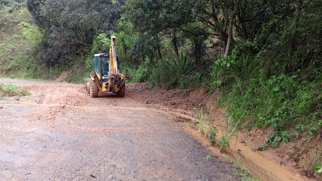 El mal estado es evidente y los conductores deben extremar medidas para no accidentarse.