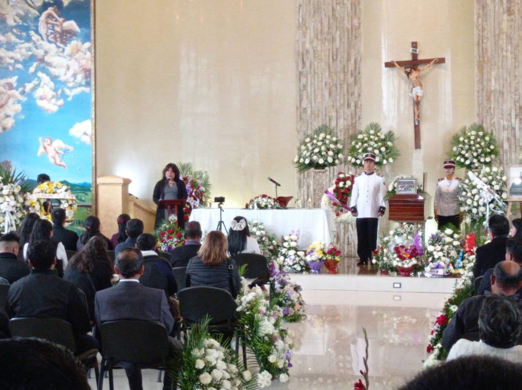 La esposa de Byron Ordóñez, Carmen Morocho Morocho, dijo que el deceso repentino trunca el sueño de viajar juntos y que, asimismo, deja un gran legado.