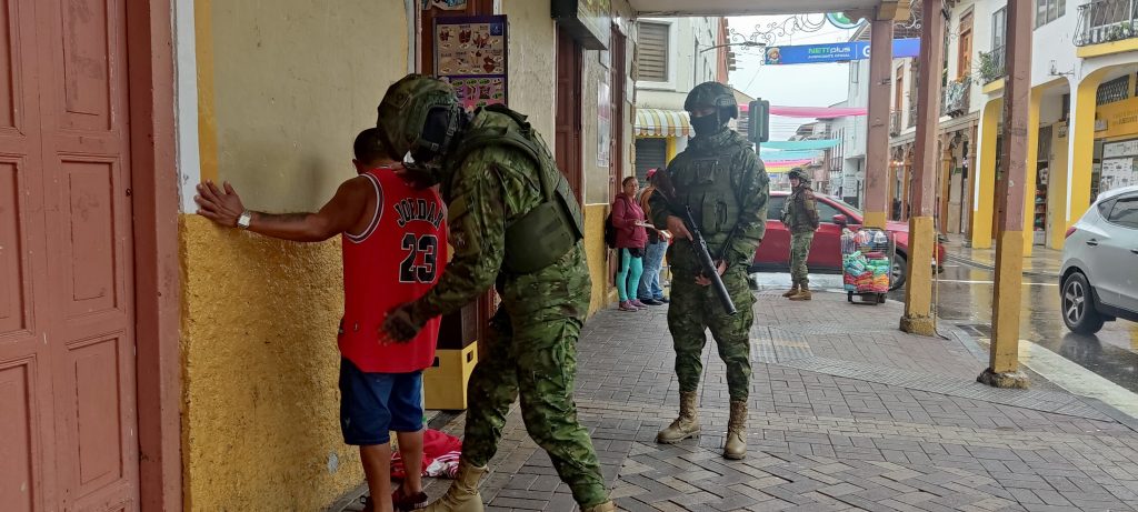 En Loja ya se cumplen controles a cargo de funcionarios del Ejército Ecuatoriano.