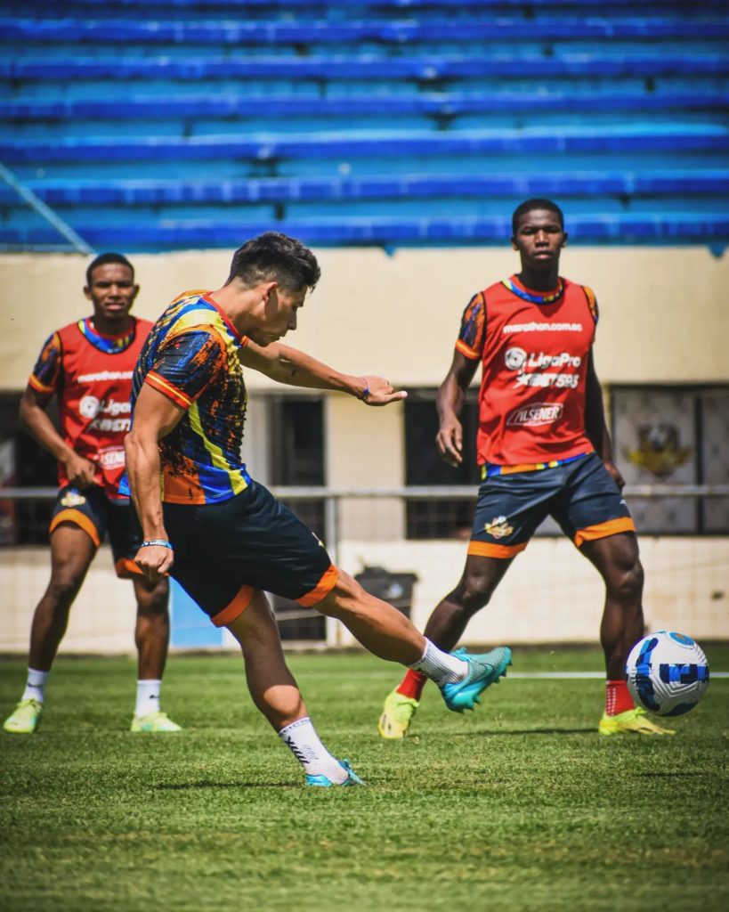 El equipo está trabajando mayoritariamente en el estadio Reina del Cisne.