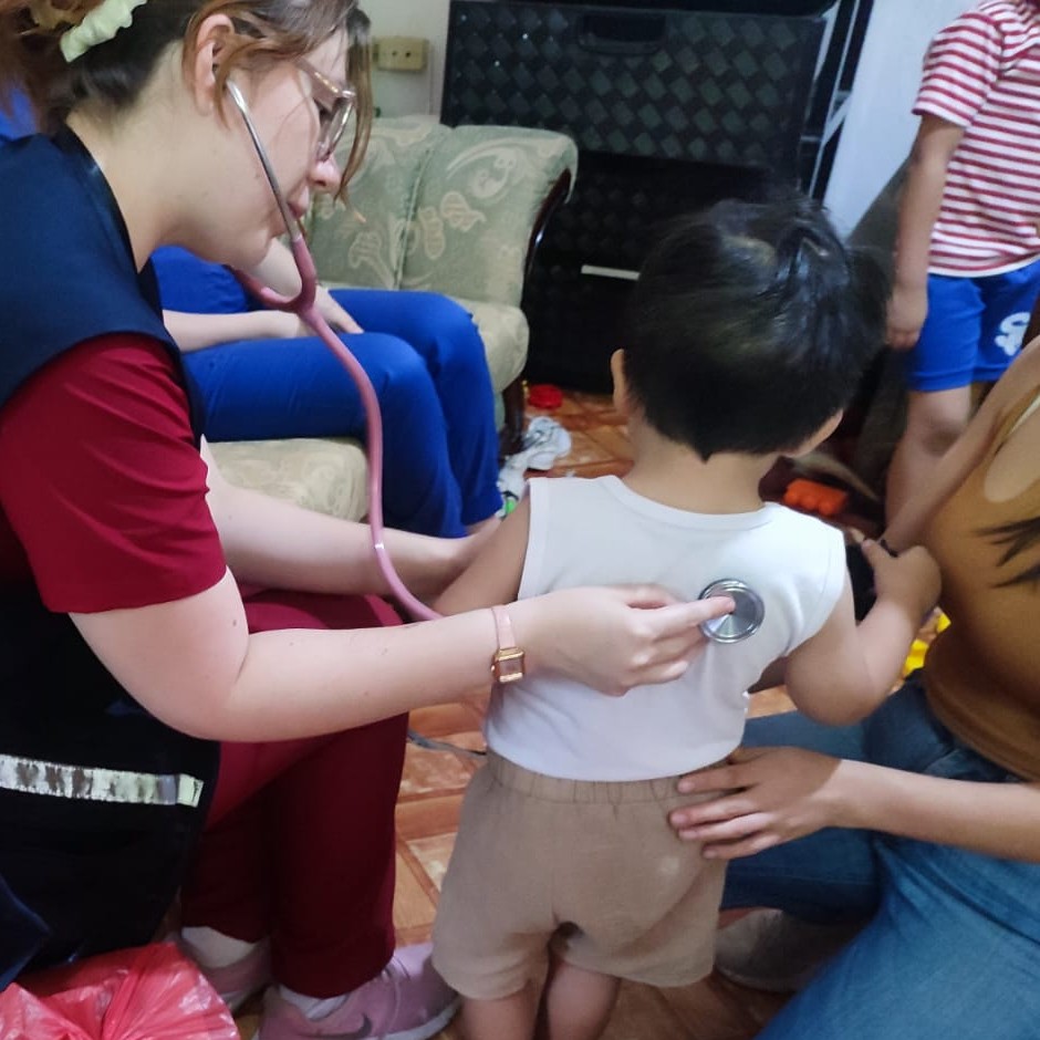 Los médicos realizan un trabajo invaluable en favor de la sociedad.