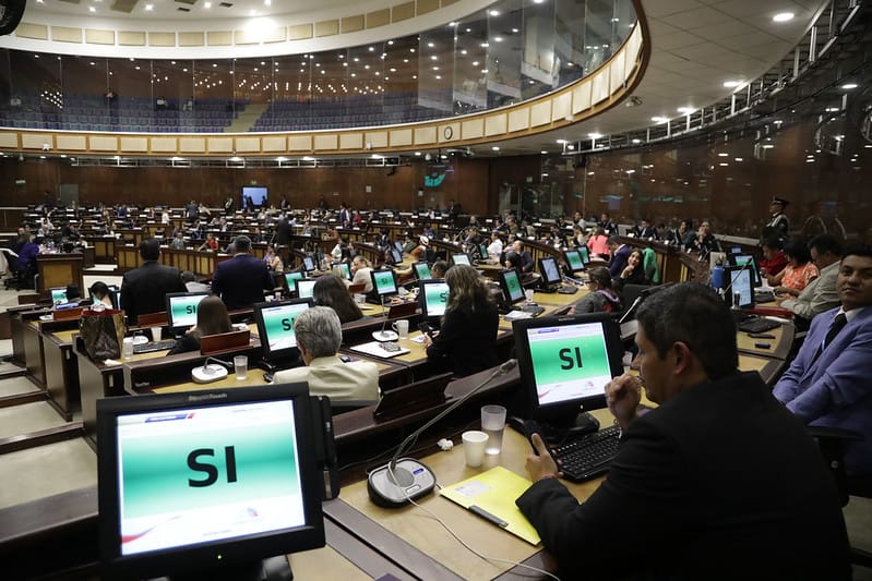 La Ley fue presentada por el Presidente y aprobada en la Asamblea.