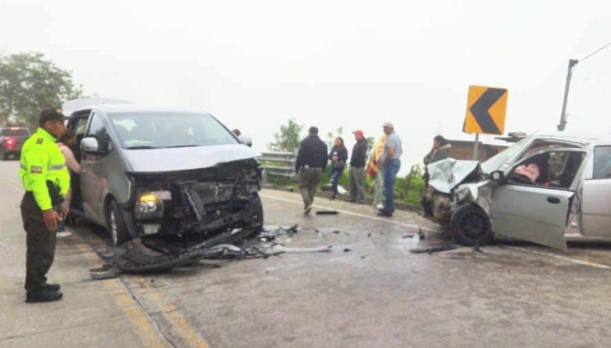 Seis de los 9 heridos se movilizaban en la furgoneta y el resto en el automóvil.
