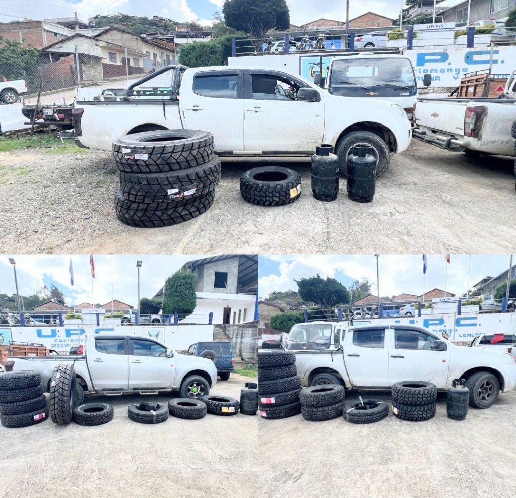 Las camionetas fueron retenidas por la Policía Nacional.