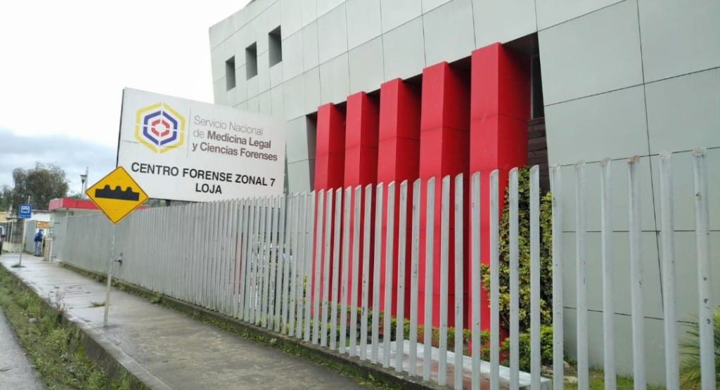 Los cadáveres fueron llevados a la morgue del Servicio Nacional de Medicina Legal y Ciencias Forenses.