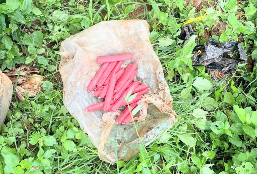 A simple vista esos tacos de dinamita parecen salchichas.