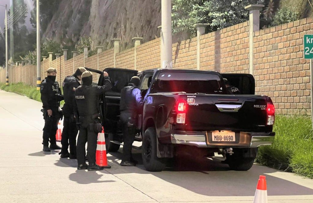 Los uniformados, durante las 24 horas, ejecutaron operativos fijos y móviles.